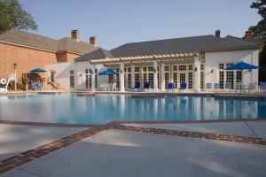 A piscina localizada em Williamsburg Lodge, Autograph Collection ou nos arredores