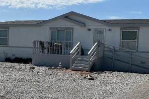 una casa con una scala di fronte di Death Valley/PrairieFire 3bd/2ba Home w/ Kitchen a Pahrump