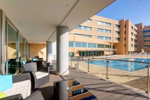 TRYP by Wyndham Porto Expo Hotel游泳池或附近泳池