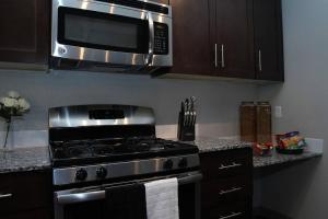 Una cocina o cocineta en Beautiful TownHome With Garage in Las Vegas