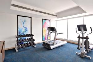 Fitnes oz. oprema za telovadbo v nastanitvi Fairfield by Marriott Indore