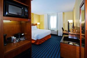 Кровать или кровати в номере Fairfield Inn & Suites by Marriott Wentzville