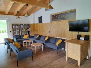 Uma TV ou centro de entretenimento em Chalet Dumbria Dolomites