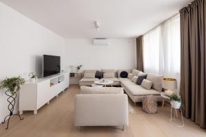 TV in/ali zabaviščno središče v nastanitvi Apartment Nova 4*