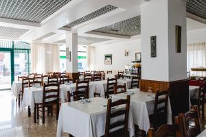 En restaurant eller et spisested på Hotel Santo António de Fátima