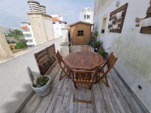 Balkon ili terasa u objektu Apartamento da Praia com jacuzzi