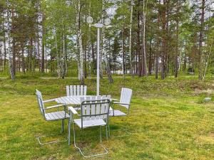 Vrt ispred objekta Holiday home Mönsterås IV