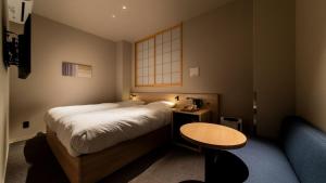 A bed or beds in a room at ALPHABED INN Fukuoka Ohori Park