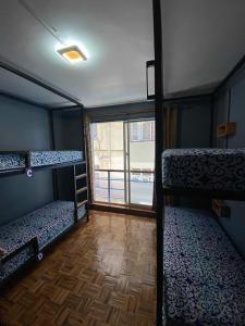 Una cama o camas en una habitación de Alobar1000 Hostel