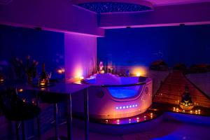 Снимка в галерията на Jacuzzi Apartment Zen в Краков