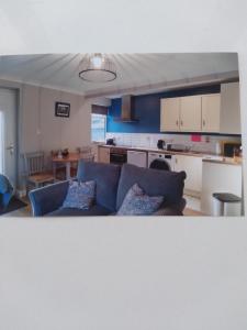 Una cocina o kitchenette en Elmgrove Apartment , Croagh Patrick Westport