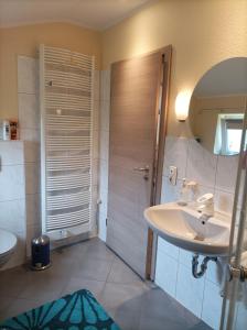 Un baño de Ferienwohnung Stapelmoor