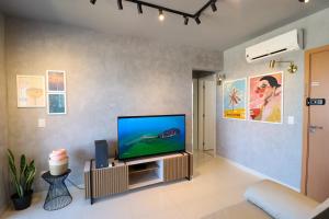 PALMAS EXPERIENCE - APARTAMENTO VISTA LAGO, próximo ao shopping TV 또는 엔터테인먼트 센터