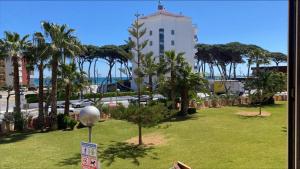 גינה חיצונית ב-New! Seaview-Vistas al Mar con Piscina en La Pineda