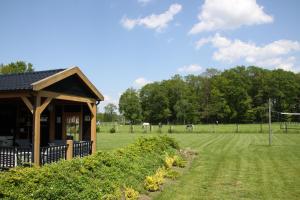 Sodas prie apgyvendinimo įstaigos B&B Hoeve de Veldmaat