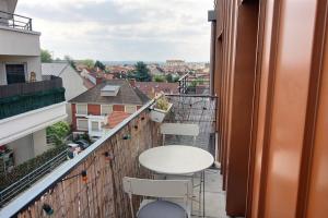 Balcony o terrace sa Le Toît du Montvalerien Suresnes