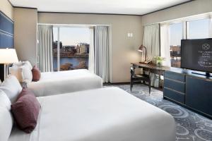 เตียงในห้องที่ The Liberty, a Luxury Collection Hotel, Boston