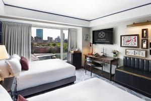 เตียงในห้องที่ The Liberty, a Luxury Collection Hotel, Boston