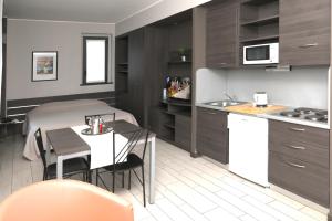 Una cocina o kitchenette en Hotel Residence Aurora