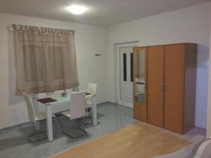 Foto da galeria de New Studio Apartments Trlaja em Sibenik