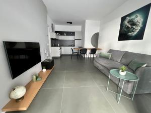 Зона вітальні в SeaCity Vibes Apartments