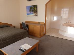 A seating area at Glenelg Motel