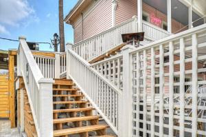 een witte trap naar een roze huis bij Sugar's INN Room #2 in Galveston