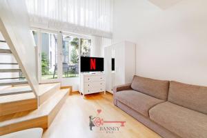 En TV eller et underholdningssystem på Lugano Center - Apartment for 6 PEOPLE with TERRACE -By EasyLife Swiss