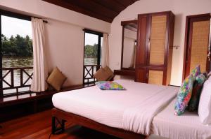 A bed or beds in a room at Xandari Riverscapes