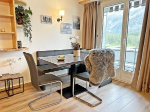 Posedenie v ubytovaní 42m2 Alpenschick mit Ausblick - Pool - 2P - E405