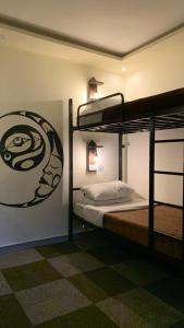 Una cama o camas en una habitación de Rafiki Hostel