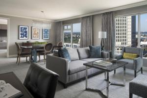 Zona d'estar a The Ritz-Carlton, Cleveland