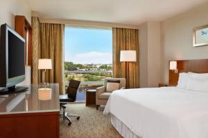 The Westin Washington Dulles Airport में टेलीविजन और/या मनोरंजन केंद्र