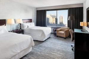 Cama ou camas em um quarto em The Westin Edmonton