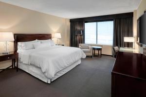 Cama ou camas em um quarto em The Westin Edmonton