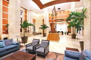 A seating area at The Westin Alexandria Old Town