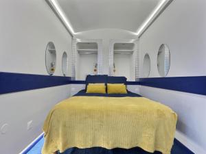 Una cama o camas en una habitación de Insolite - Jet Privé - Expérience Cinéma et coc00ning - Moontown