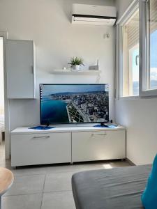 Sjónvarps- og/eða afþreyingartæki á SeaView Apartments Rental Vlore