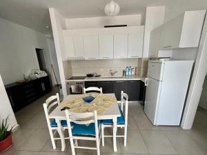 Eldhús eða eldhúskrókur á SeaView Apartments Rental Vlore