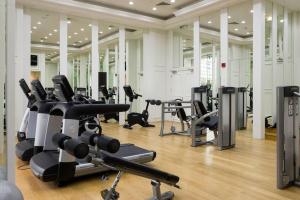 Fitnes centar i/ili fitnes sadržaji u objektu Versace Tower Luxury Suites - Downtown