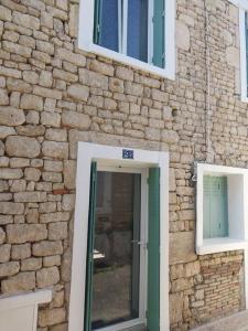 Photo de la galerie de l'établissement Maison meublée, 2 chambres, cour, à Fontenay-le-Comte