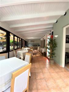 A seating area at Hotel Pavlos - Studios