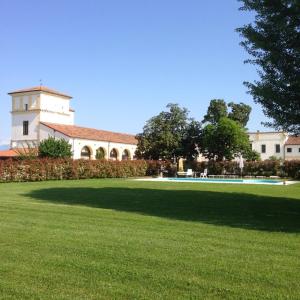 a large building with a large field of grass at Residence Cà Beregana in Vicenza