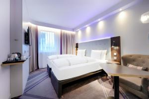 Кровать или кровати в номере Premier Inn Berlin City Wilmersdorf