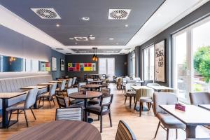 En restaurant eller et andet spisested på Premier Inn Hamburg City Millerntor