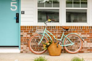 Ciclismo en Freebird by Reverie Boutique Collection o alrededores