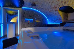 Kép Secret Jacuzzi Mons - Parking privé gratuit szállásáról Monsban a galériában