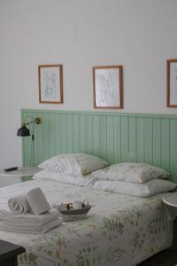 a bedroom with a bed with a table at Vinnus Guesthouse in Ericeira