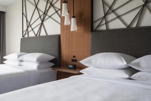 Ліжко або ліжка в номері Houston Marriott South at Hobby Airport