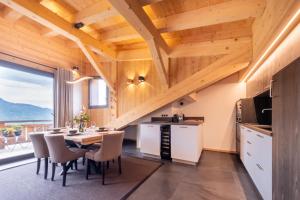 ครัวหรือมุมครัวของ Appartements Chalet Le Fornay